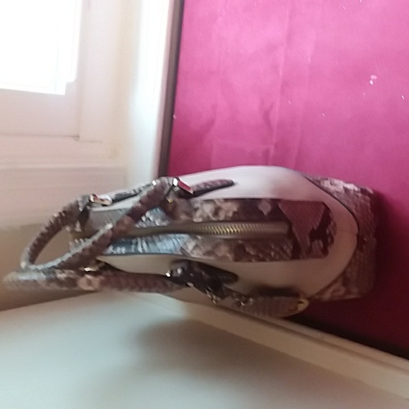 🎁  NEW  Michael Kors Smythe Leather Tan with Snake Design Bag/ Crossbody EC - Picture 5 of 11